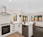 Lovely, fully furnished studio unit in walking distance to Universi... - Photo 3