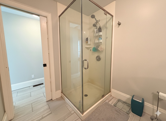 $3,499 / 5 br / 2 ba / 6899 Forestell rd - Photo 1