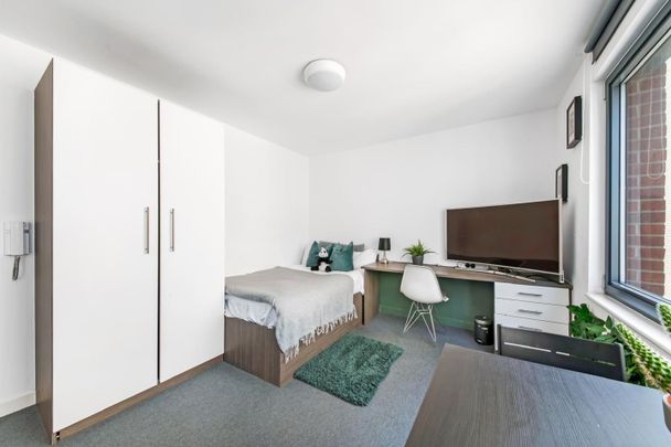 Studio Flat, Pearl Works, S1 - Photo 1