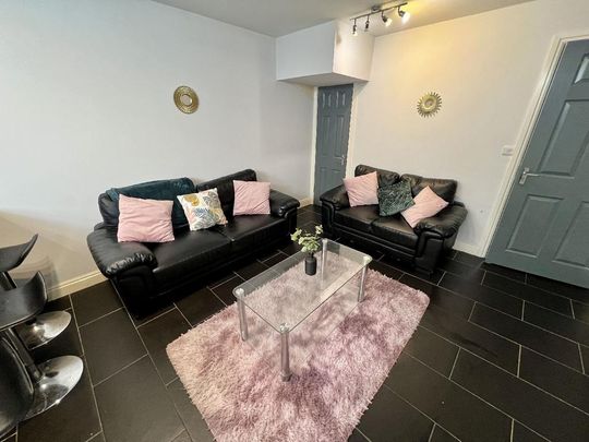 1 bedroom in a house share to rent - Photo 1