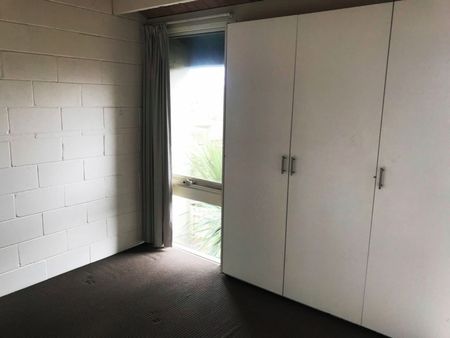 Three story apartment in the middle of Highton! - Photo 3