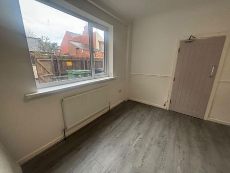 6 bedroom terraced house to rent - Photo 3