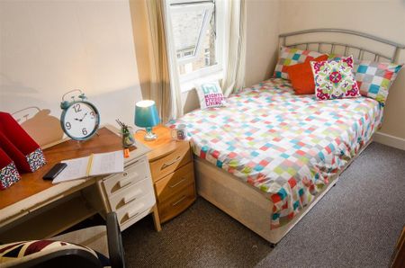 4 bedroom private hall to rent - Photo 4