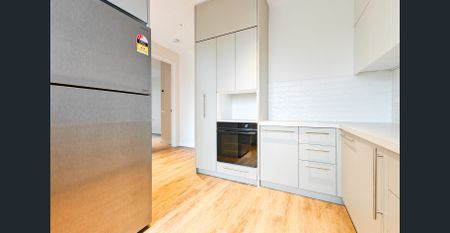 RETIREMENT LIVING – Contemporary Elegance Meets Everyday Practicality - Photo 4