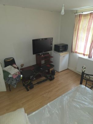 Room in a Shared House, Mandeville Street, E5 - Photo 1