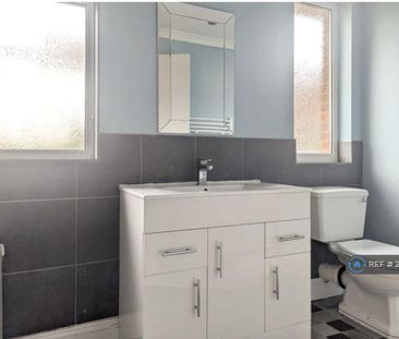 4 bedroom terraced house to rent - Photo 4