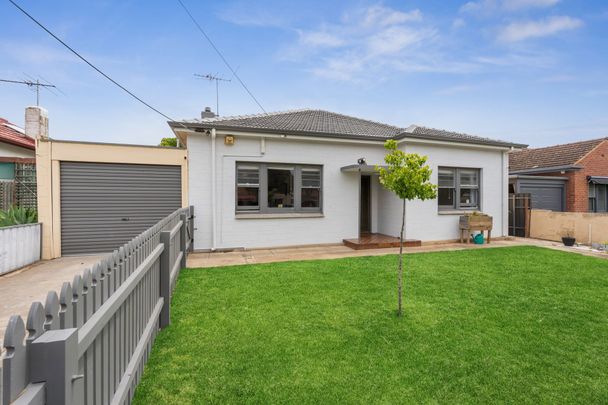 Charming 1940s Art Deco Home! - Open to View Tuesday 18th November 5.15pm - 5.30pm - Photo 1