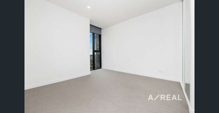 Sophisticated Apartment with Sweeping Views in the Riverfront Complex - Photo 2