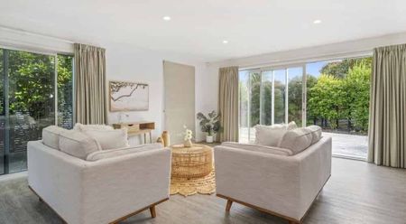 Modern house located in central location - Photo 4