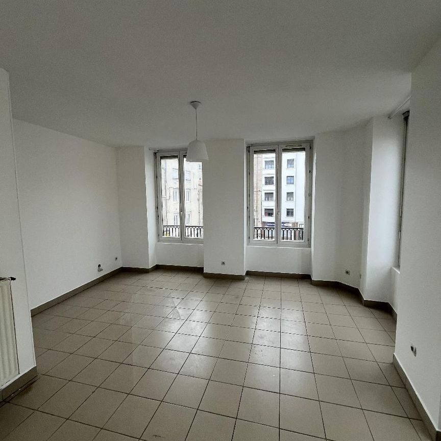 Location Appartement 3 pièces 77m² ST CHAMOND 42400 - Photo 1