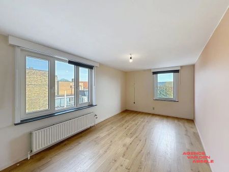 Lichtrijk appartement met zeer ruim terras gelegen te centrum Oostkamp - Photo 3