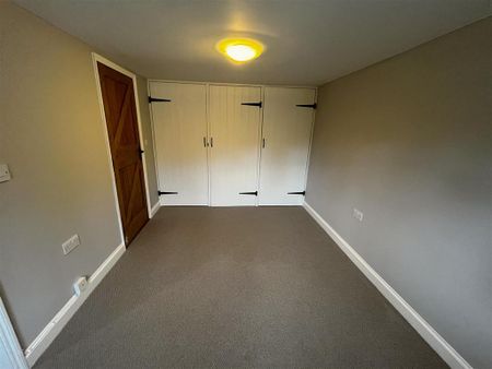 4 bedroom detached house to rent - Photo 4
