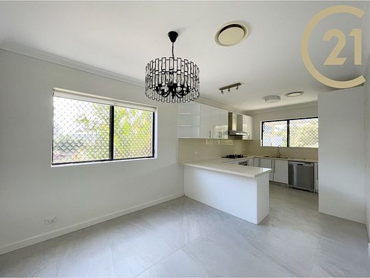 Just Fully Renovated&excl; Spacious and Modern Double Storey 7 Bedroom House&excl;&excl; - Photo 1