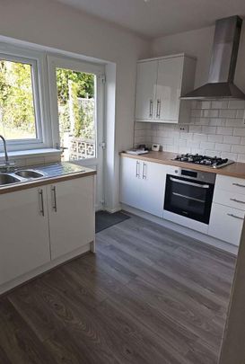 2 bedroom end of terrace house to rent - Photo 1