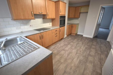 2 bedroom terraced house to rent - Photo 4