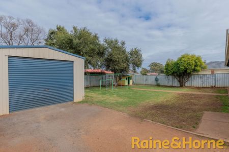 20 Lindsay Place, Dubbo, NSW 2830 - Photo 2