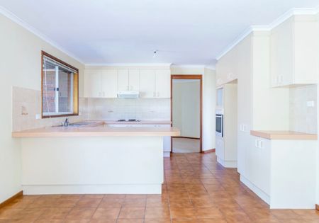 91B Henry Melville Crescent, Gilmore ACT 2905 - Townhouse For Rent | Domain - Photo 5