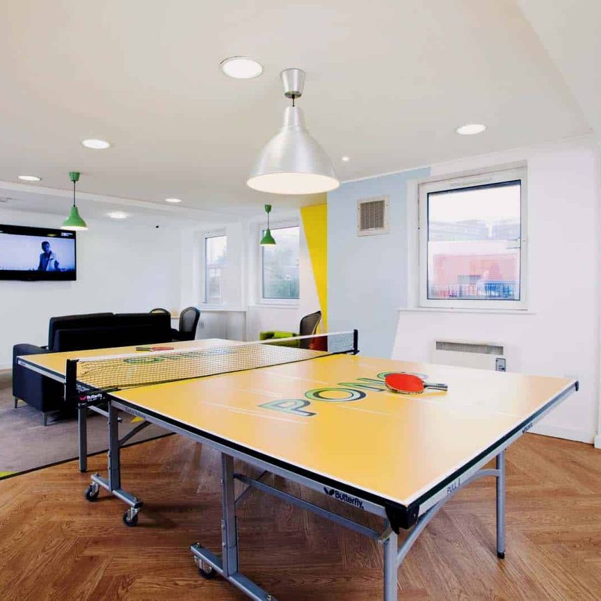 Large Standard Double Ensuite: Three Bed Flat - Photo 1