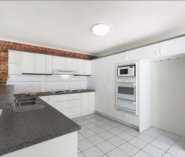 Charming 2-Bedroom Townhouse in Leafy Queanbeyan West - Photo 3