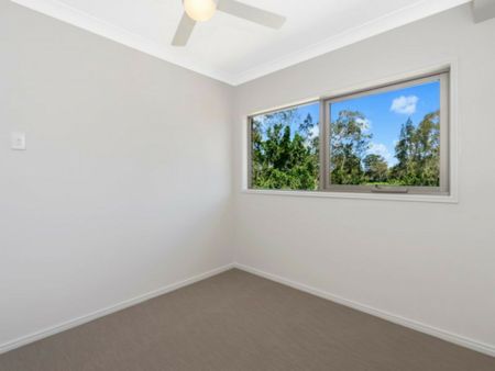 4 Bedroom 2 Living Room House in Ormeau! - Photo 4