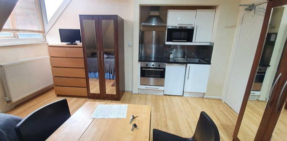 Studio to rent - Photo 2