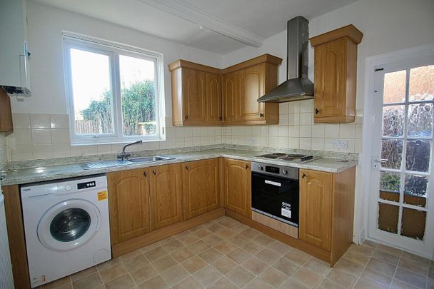 2 Bedroom Maisonette - Lower To Let - Photo 1