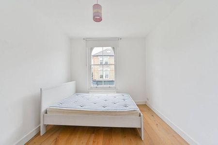 3 bedroom flat to rent - Photo 2