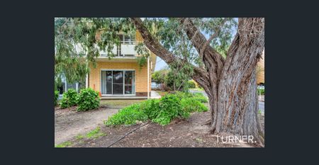 Superb location - Minutes to Burnside Village! - Photo 2
