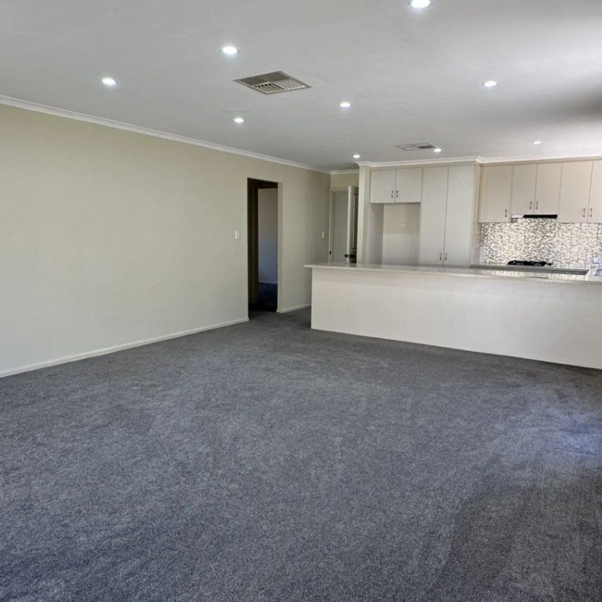 Spacious 4-Bedroom Family Home in a Convenient Location - Photo 1