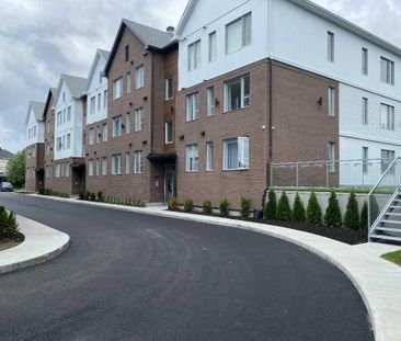Condo a louer avec internet et stationnement intérieur - Photo 1