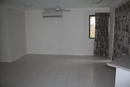 Light Filled Family Home, Quiet Street, Spacious Living and Private Garden - Photo 4