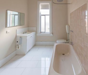 Charming Two-Bedroom Unit in the Heart of Brunswick - Photo 4