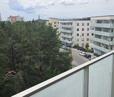 Ekholmsvägen, Skärholmen - Photo 2
