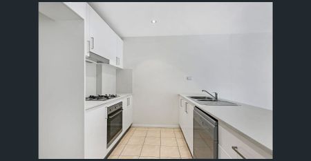 Spacious apartment of superb convenience - Photo 3