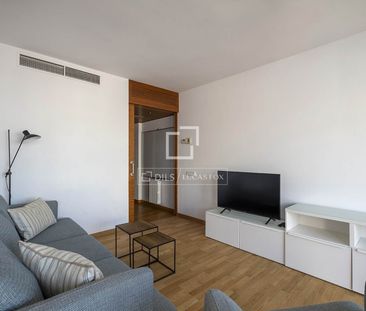 Magnificent furnished penthouse for temporary rent with a terrace, ... - Photo 2