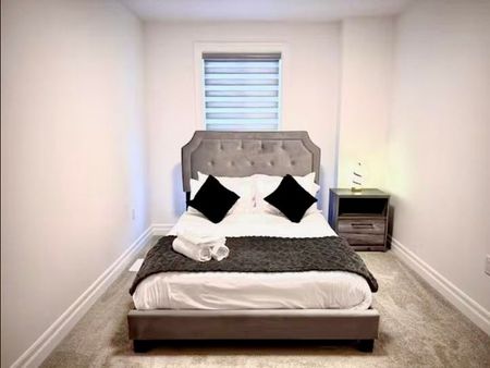 For Lease - 7481 Splendour Drive, Niagara Falls, Ontario - Photo 4