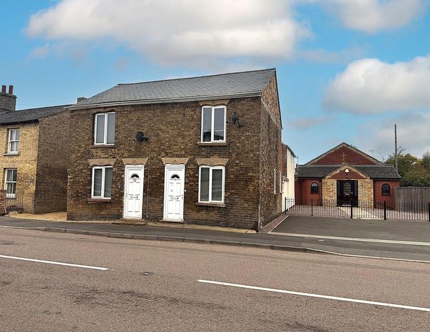 3 bedroom semi-detached house to rent - Photo 1