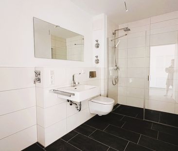 Ganz fein & neu: mit Dachterrasse und Einbauküche! - Photo 1