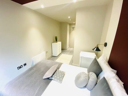 Room in a Shared House, Glenister Park Road, SW16 - Photo 5