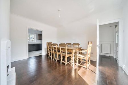 4 bedroom detached house to rent - Photo 4