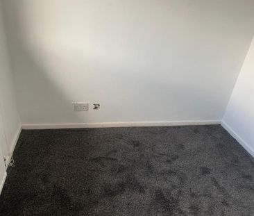 3 bedroom end of terrace house to rent - Photo 4