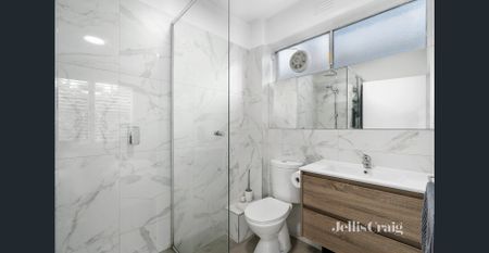 Charming Ground-Floor Apartment with Study, Private Courtyard, and Prime Armadale Location - Photo 4