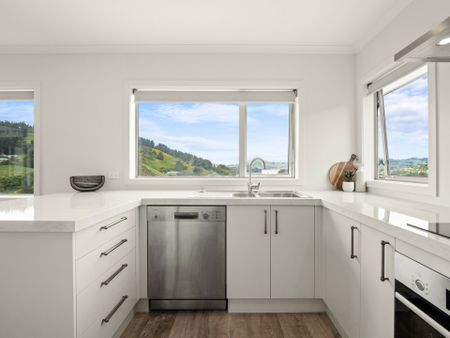 A modern home with a harbour view! - Photo 2