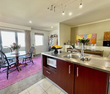 Four bedroom Evans Bay Townhouse - Photo 5