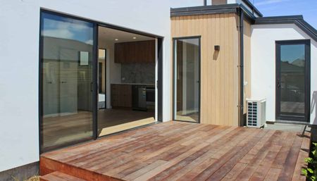 Near New Two Bedroom Townhouse With Single Garage - Photo 4