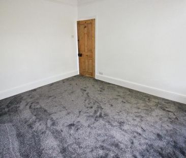 3 bedroom end of terrace house to rent - Photo 1