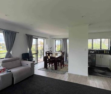 Spacious 5-Bedroom Family Home in Gulf Harbour - Photo 1