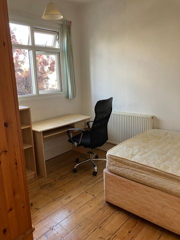 4 bedroom terraced house to rent - Photo 2