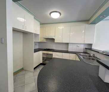 Sun Dwelling Two Bedroom in the Heart of Pyrmont – 'Mirage' Complex - Photo 5