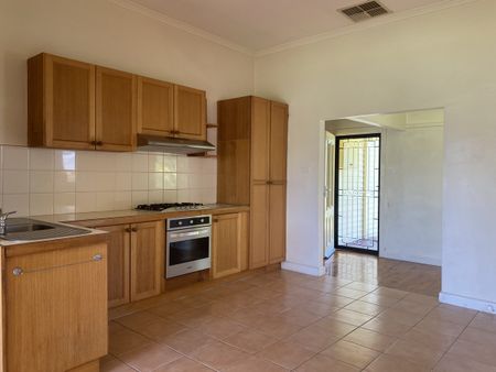 16 Leahy Street, SHEPPARTON VIC 3630 - Photo 5